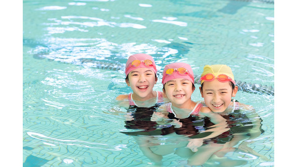 3姉妹が水泳教室に3年通ってわかった、費用対効果を高めるのに大切な「辞めるタイミング」 画像