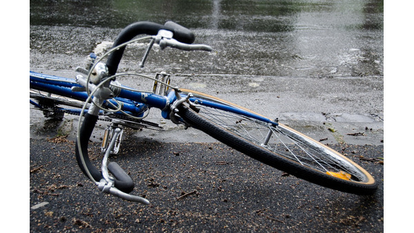 【自転車事故】対人高額賠償には自転車保険より範囲の広い「個人賠償責任保険」　本人の治療費の備えも重要 画像