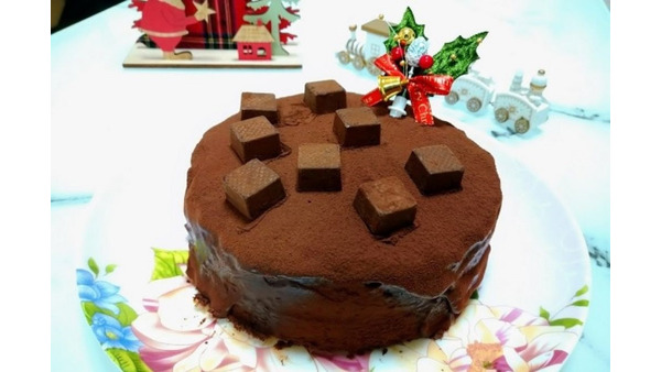 【材料費700円】業スとダイソーで手作りクリスマスケーキ　作業時間20分、泡立て・オーブンなし 画像