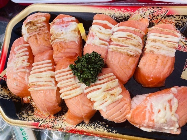 トライアルの炙りサーモン寿司