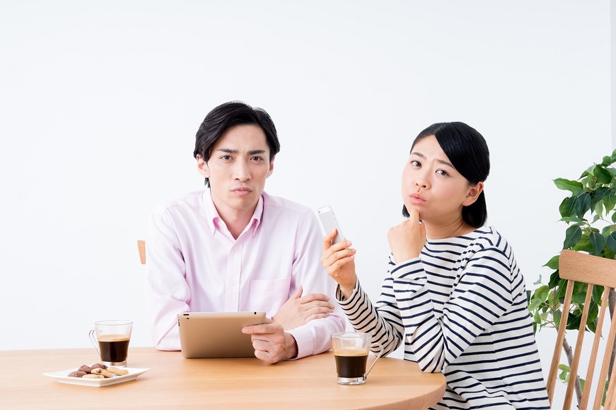 スマホの使い過ぎに注意　お金と時間を浪費する6つの習慣