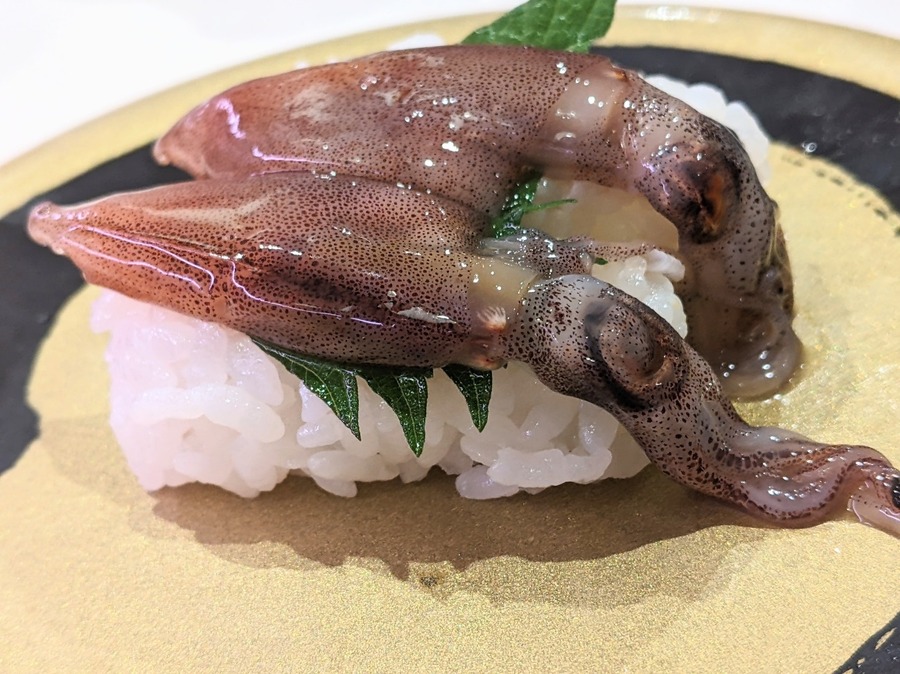 食品, 屋内, 皿, 座る が含まれている画像 自動的に生成された説明