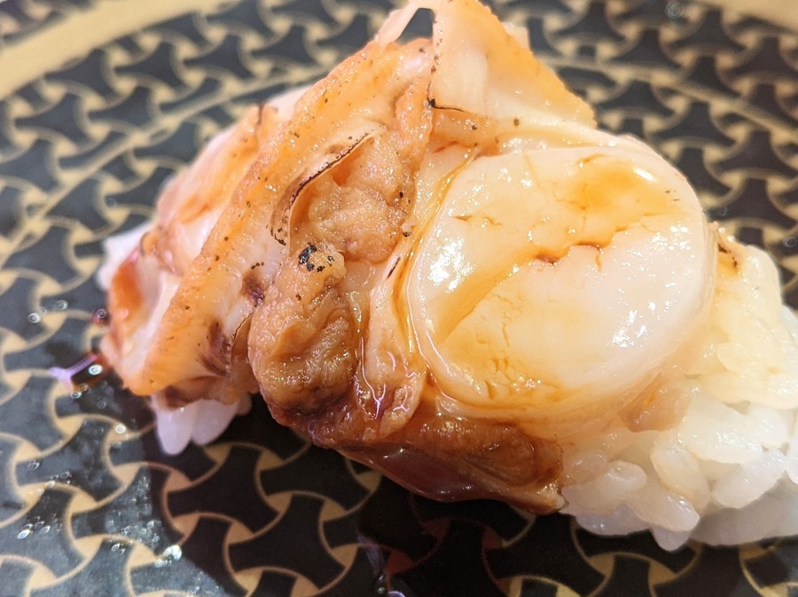 皿の上の食べ物 自動的に生成された説明