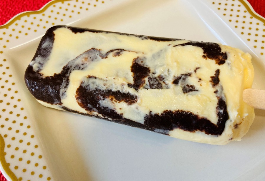 濃厚なチョコがマーブル状にコーティング
