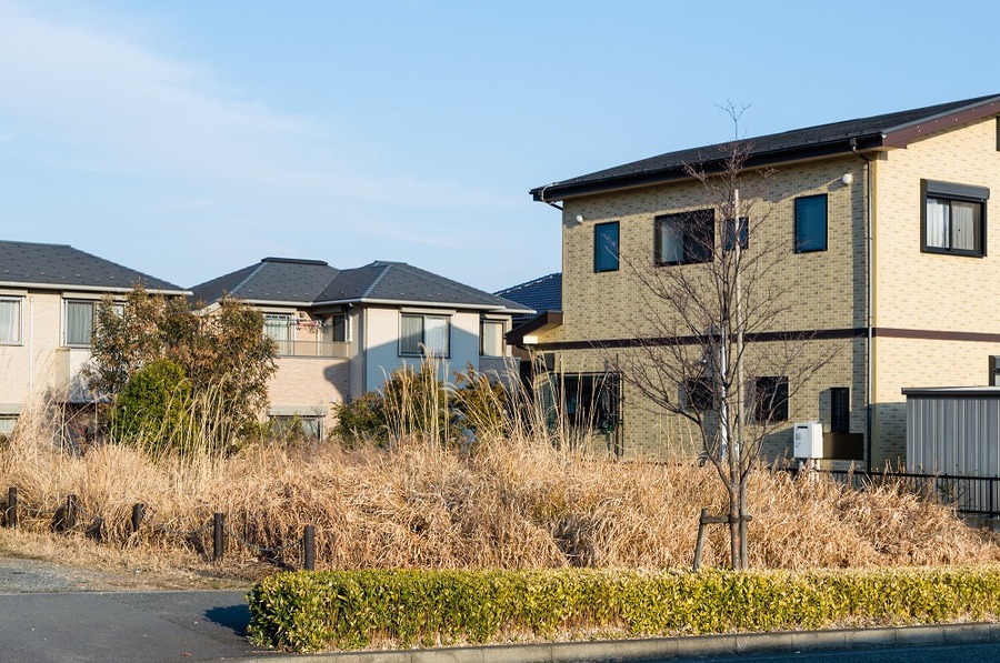 「空き家対策法」の次は「空き地・空き部屋」問題対策が必須