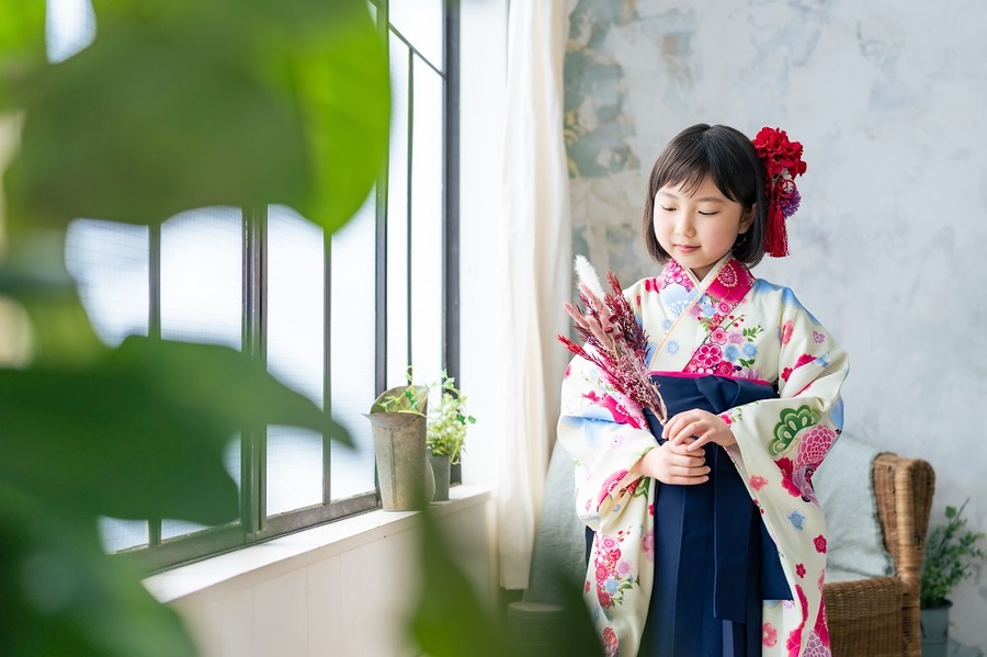 着物を着た女の子記念写真ハーフ成人式