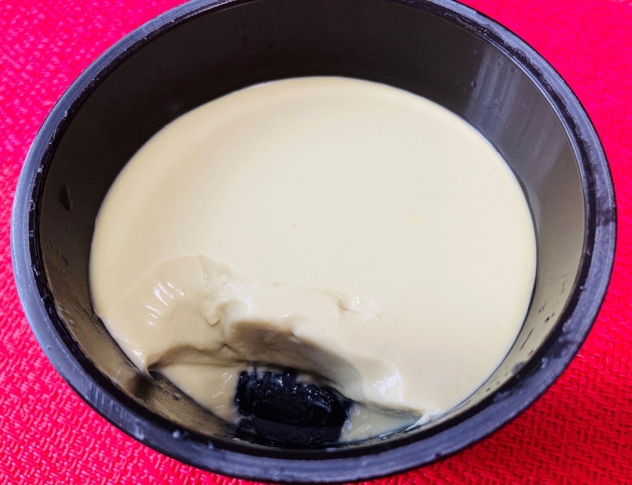 カラメルソース等は敷かれていません