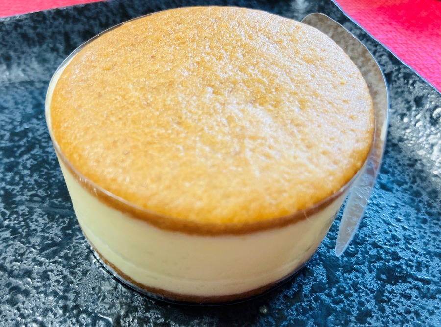 硬めのフィルムがぐるっと巻かれています