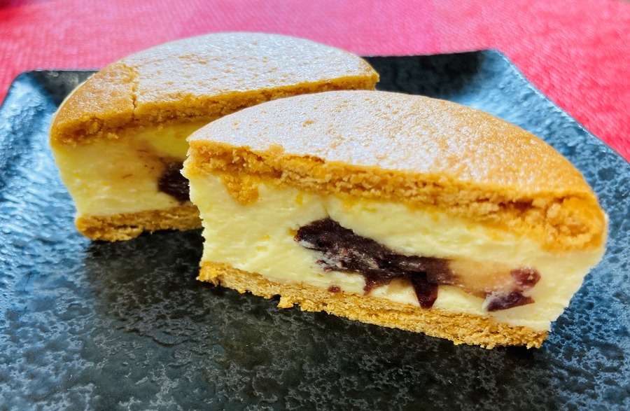 バタークリームの中に程良い量の粒あん