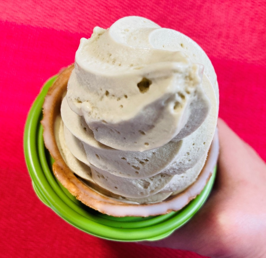 ワッフルコーンの内側にはホワイトコーチング