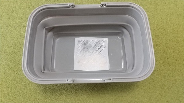 スタンダードプロダクツの折り畳みバケツを立てたところ