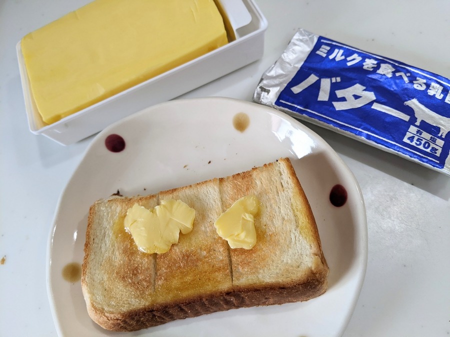 皿の上の食べ物__BreakStash____BreakStash__自動的に生成された説明