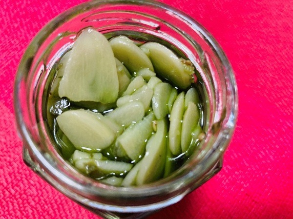 青いにんにく辣油をオープンしたところ