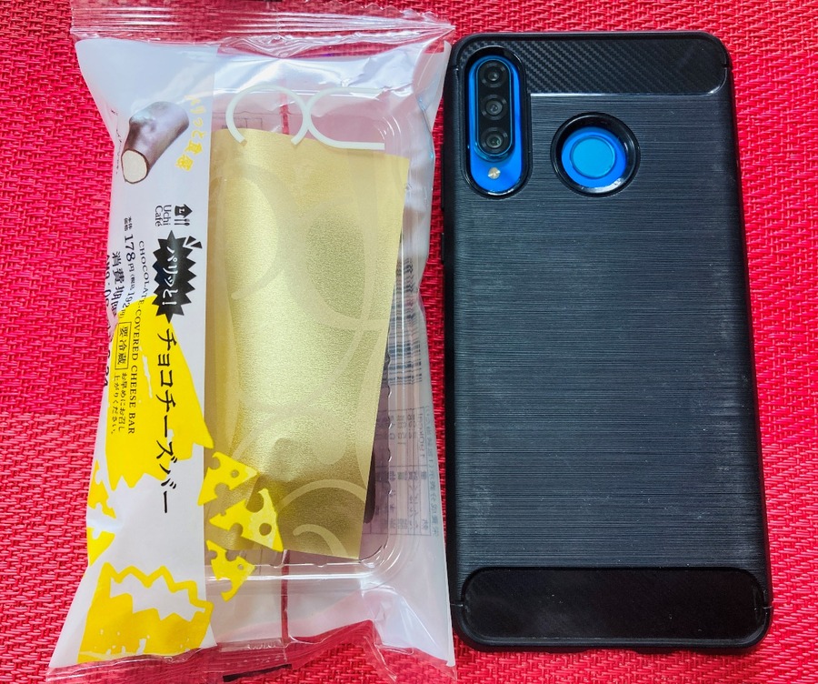 パッケージに入っている状態だとほぼスマートフォンと同じ