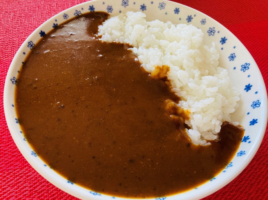 結構な大盛りのレトルトカレー