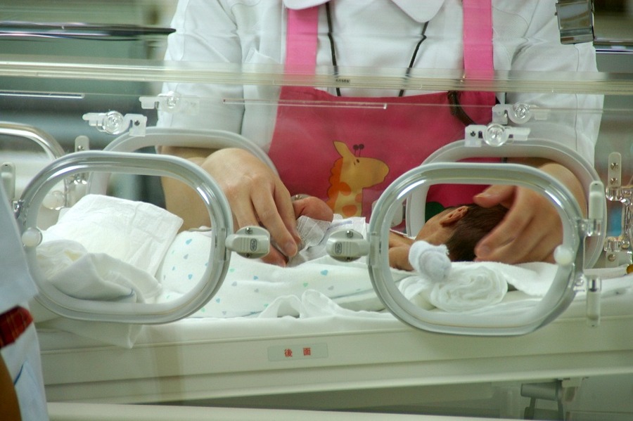 赤ちゃんの入院費や治療費の補助が受けられる「未熟児養育医療制度」とは