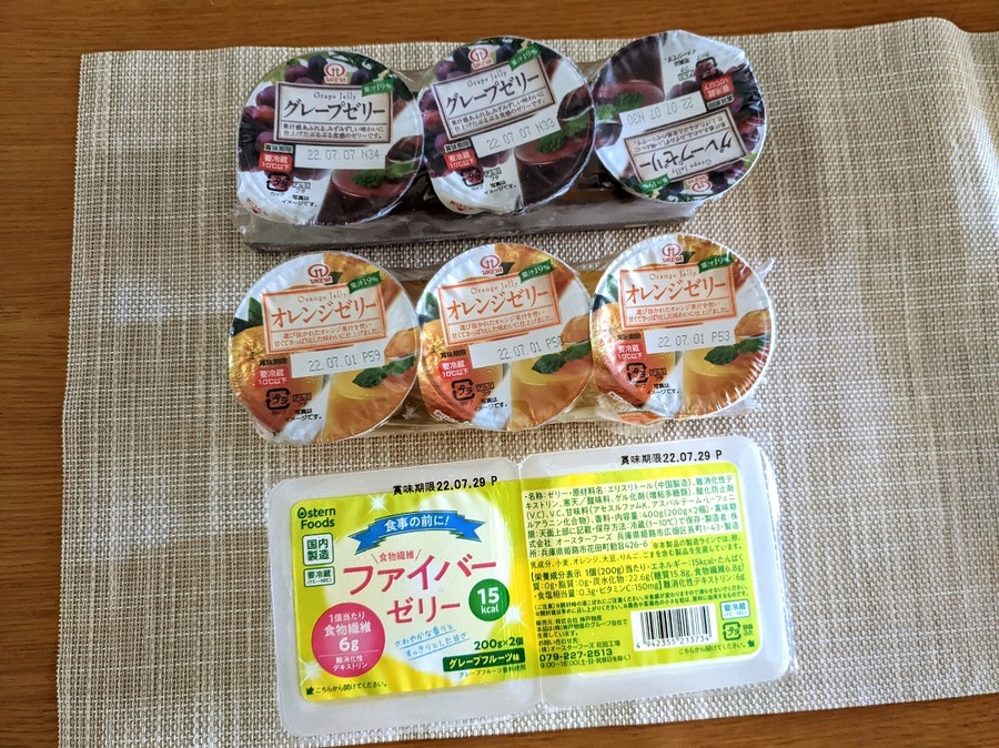 3つ78円のゼリーを使ってコンビニスイーツ風のスイーツを作ってみます