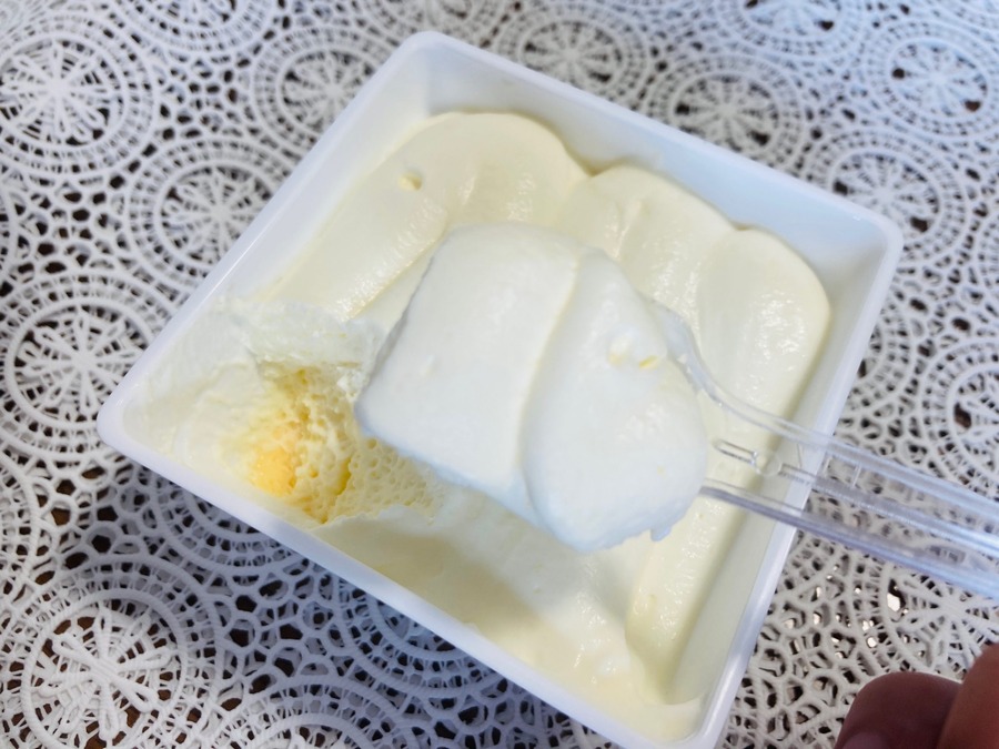 生クリームがたっぷり、その下にマスカルポーネクリーム