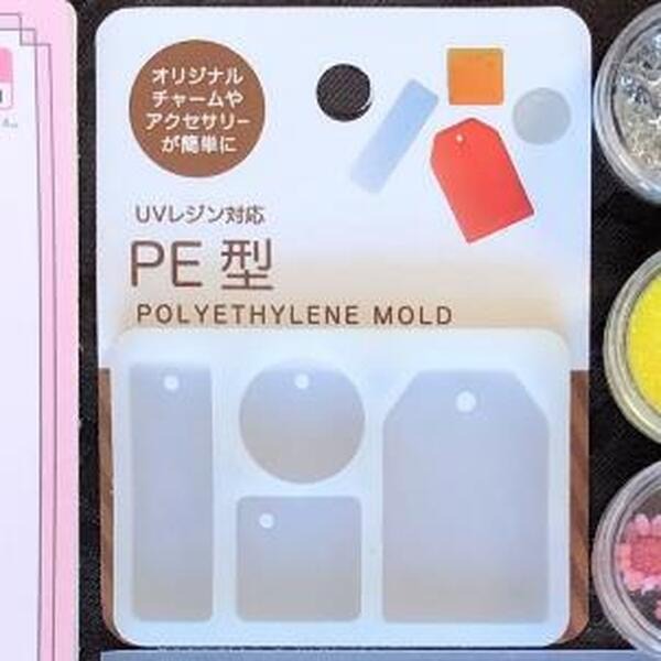 容器に入ったお菓子 自動的に生成された説明