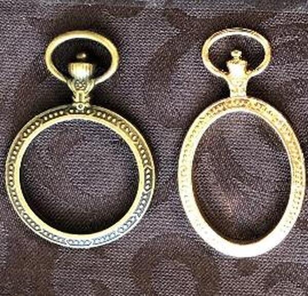 屋内, テーブル, 金属, 茶色 が含まれている画像 自動的に生成された説明