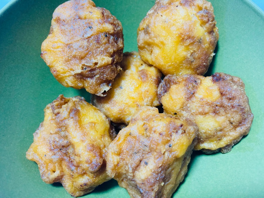 表面に黒胡椒のようなスパイス