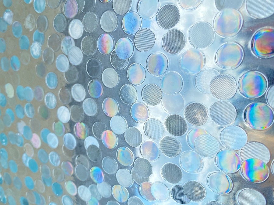 シャボン玉のような模様が可愛いフィルム