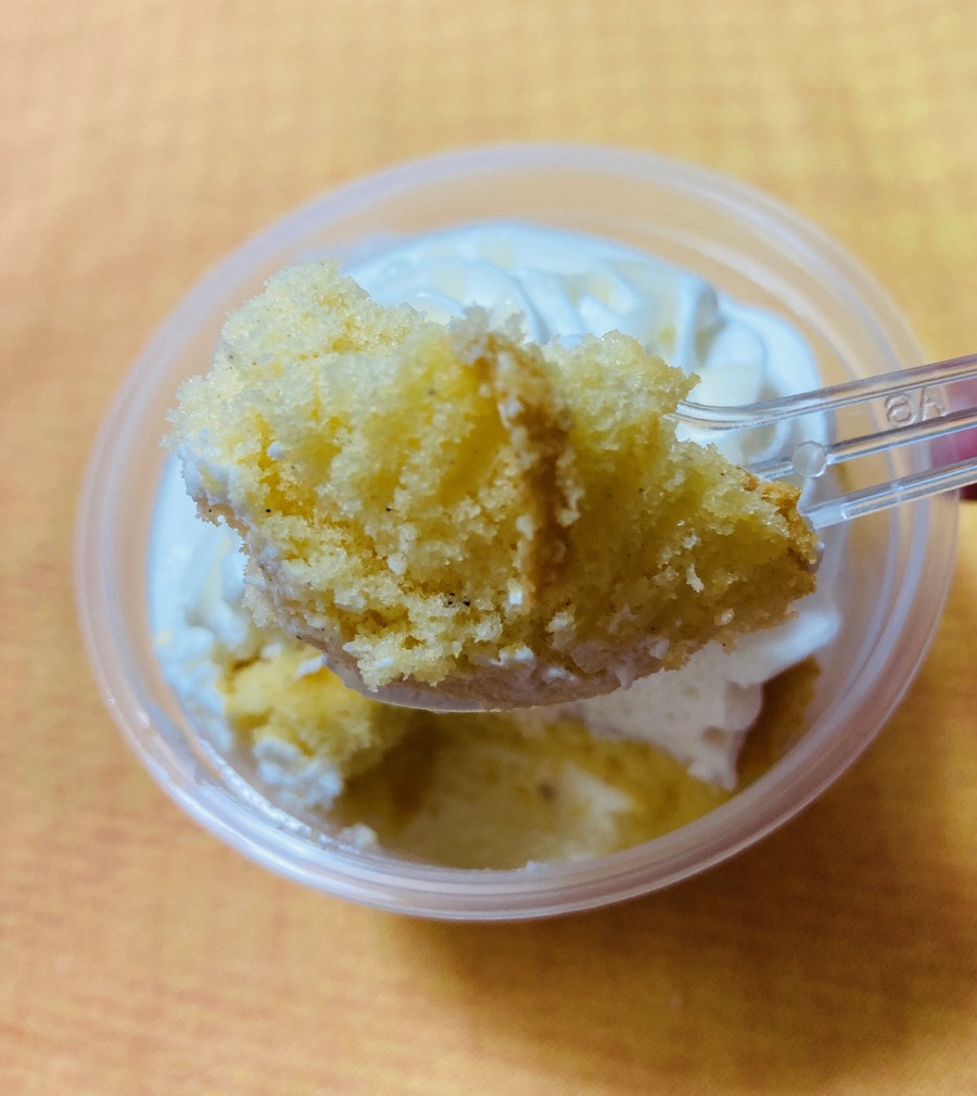 シフォンケーキの中にバニラビーンズ