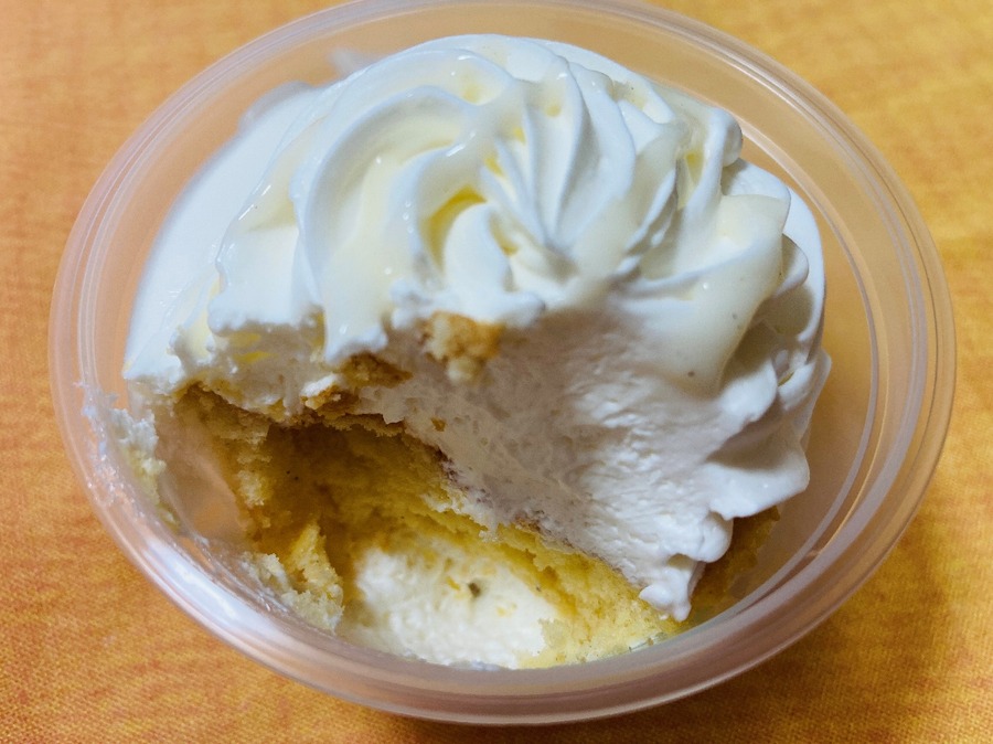 底面にも少量のホイップクリーム