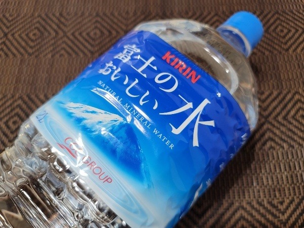 2リットル100円前後　老舗メーカーでお得な「シリカ水」・「バナジウム水」