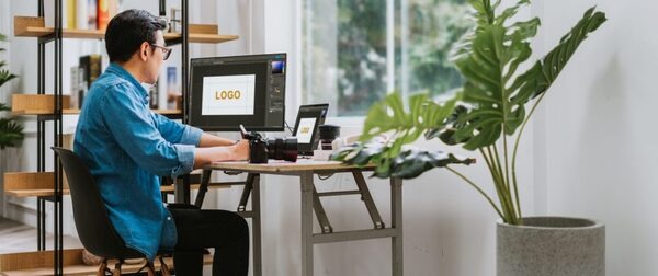 デザインが苦手なら人に頼む方法もあり