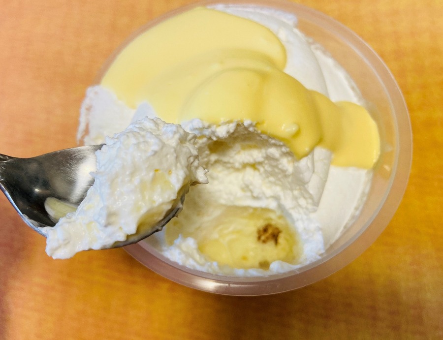 カスタードクリームも入ってます