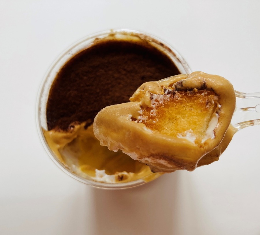 スポンジケーキとカスタードクリーム