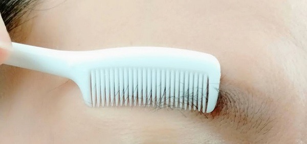 眉毛の長さを調整