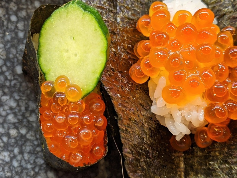 通常の「味付いくら」（110円）と比べるとこのサイズ感