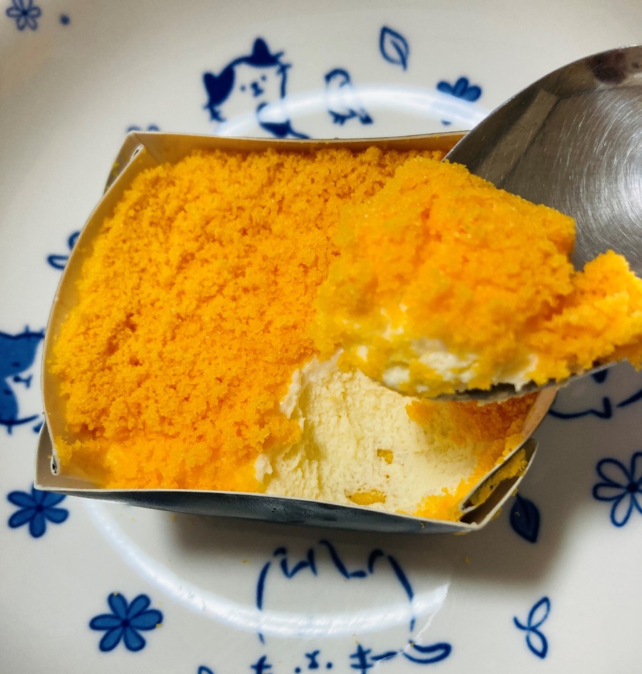 かぼちゃスポンジの下にはレアチーズムース