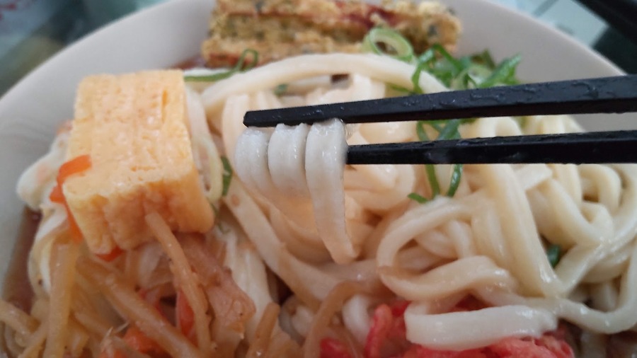 【丸亀製麺】10月1日は「釜揚げうどんの日」　お得ワザ4つと新作うどん弁当「紅しょうがバラ天」など紹介