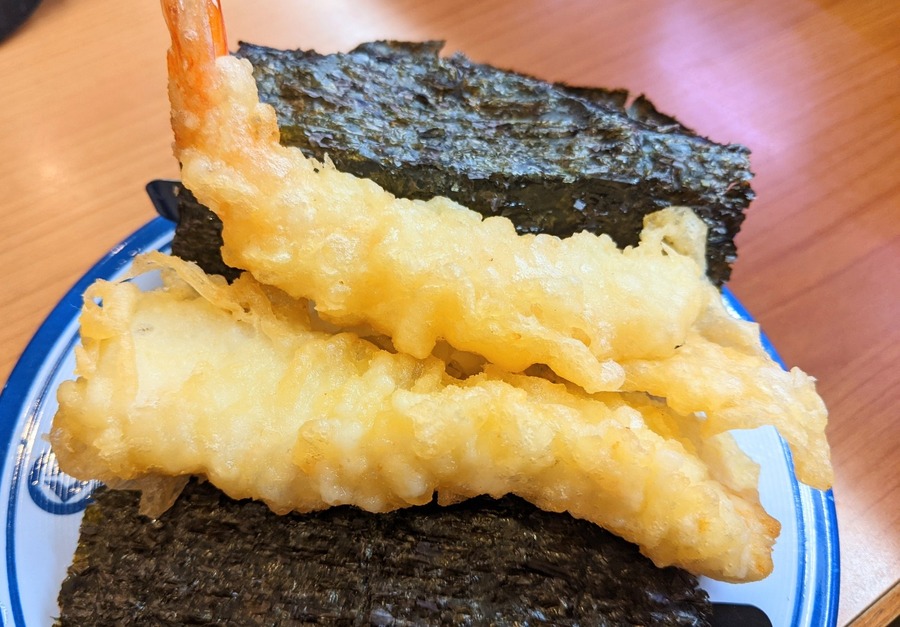 皿の上の食べ物 自動的に生成された説明