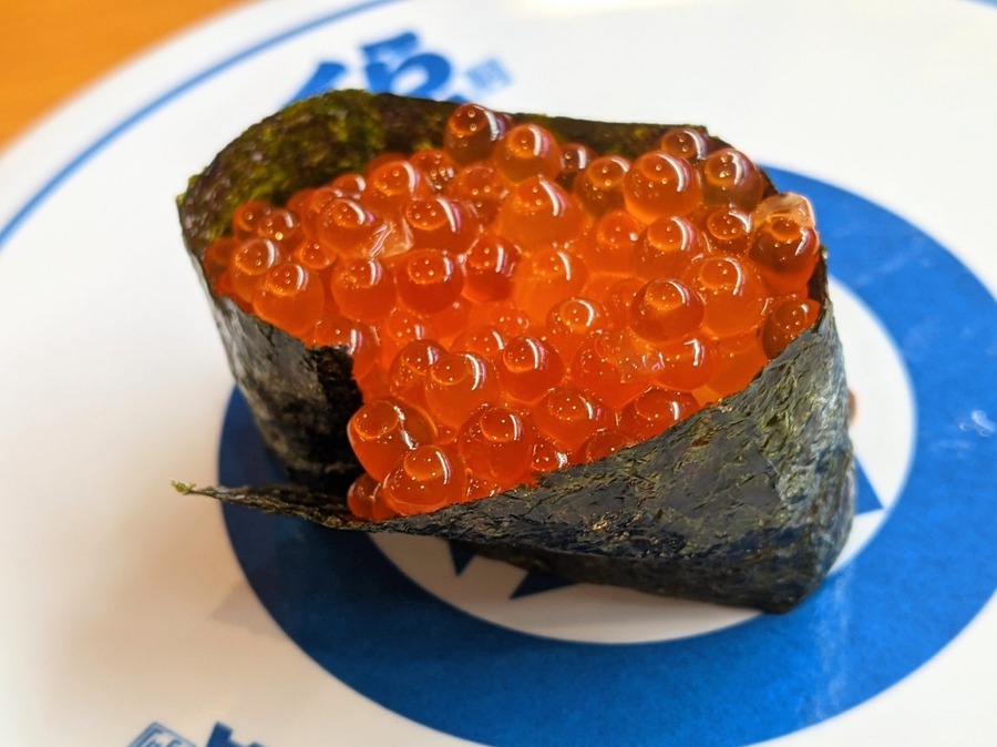 皿の上の食べ物 自動的に生成された説明