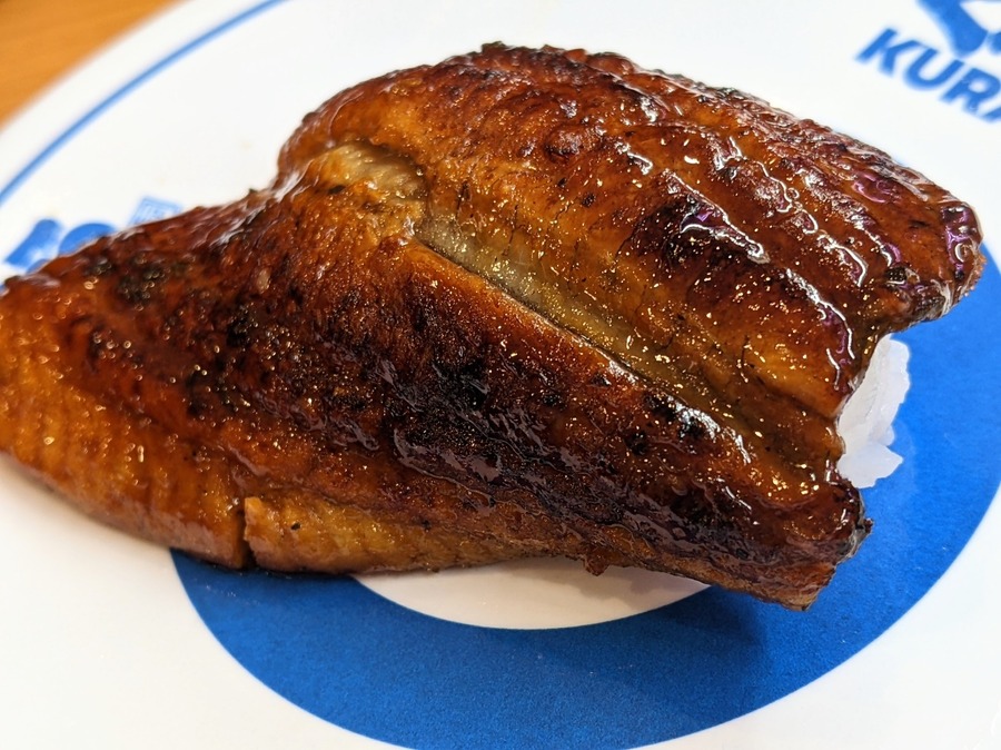 皿, 食品, テーブル, ブルー が含まれている画像 自動的に生成された説明