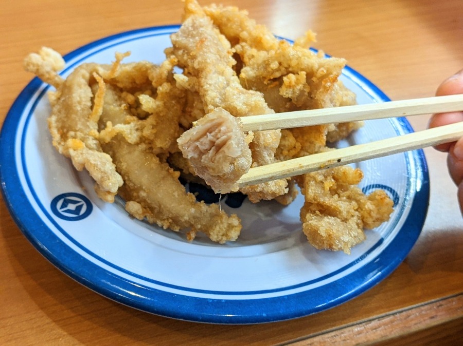 皿に盛られた食べ物 自動的に生成された説明