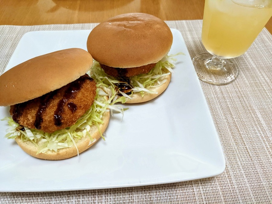 濃厚クリーミーなグラコロバーガーができました