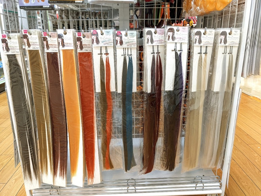 ダイソー・セリアのエクステは使い勝手＆コスパ大！元美容師おすすめ「ズレなくなる裏技」も