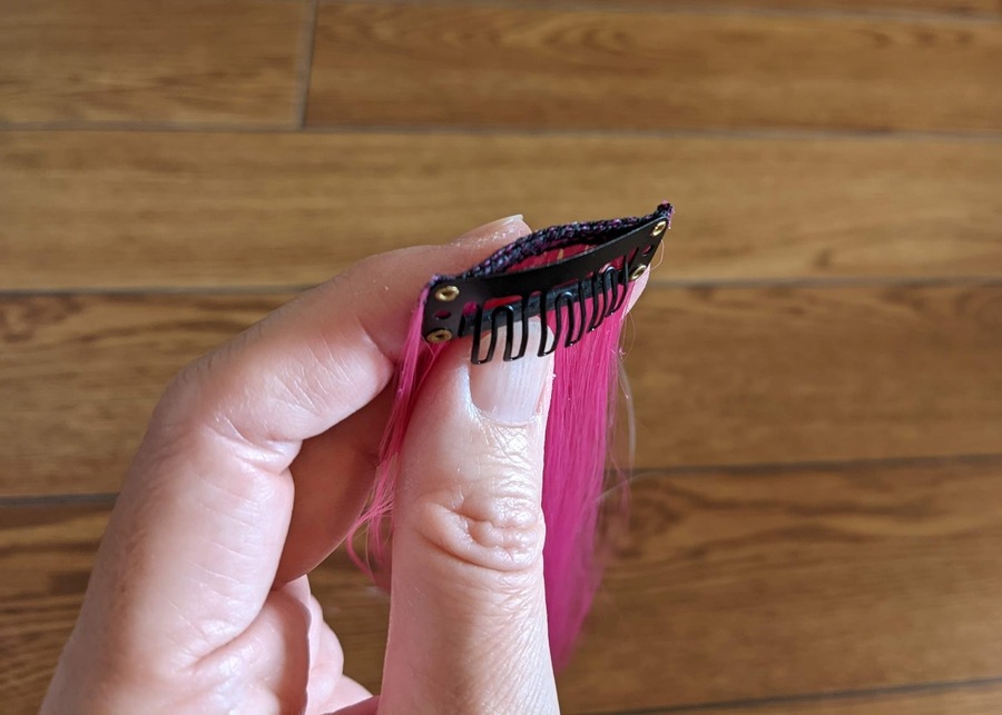 ダイソー・セリアのエクステは使い勝手＆コスパ大！元美容師おすすめ「ズレなくなる裏技」も