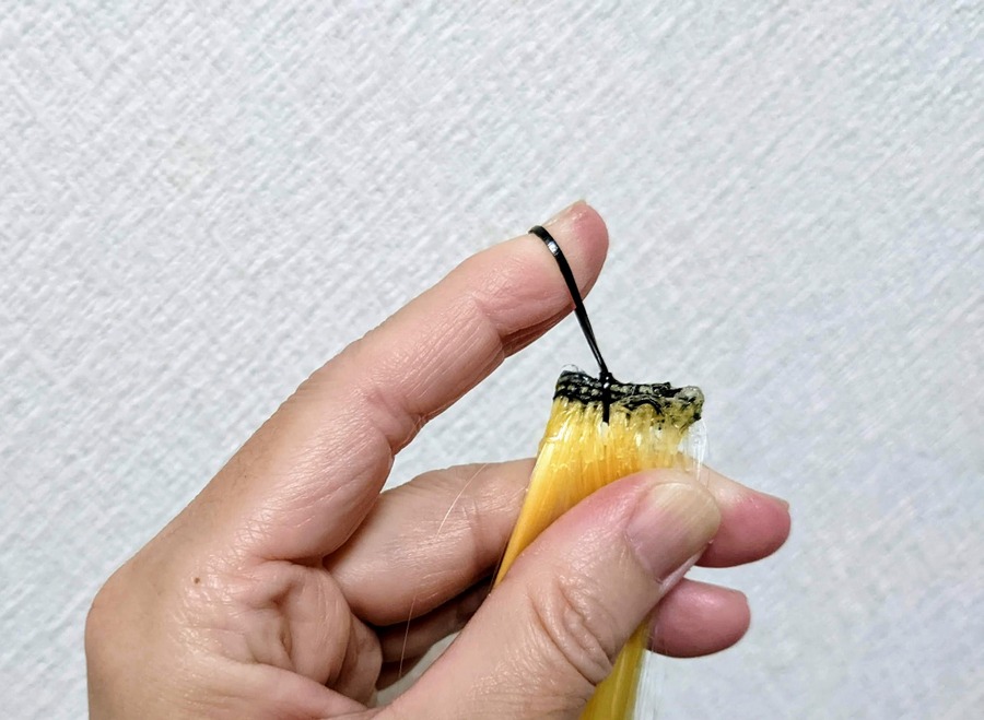 ダイソー・セリアのエクステは使い勝手＆コスパ大！元美容師おすすめ「ズレなくなる裏技」も