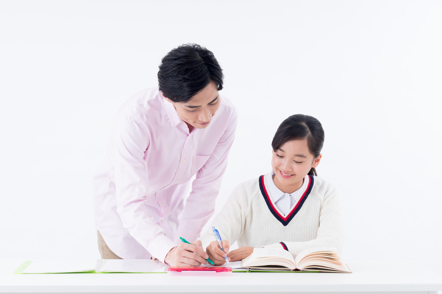一斉学習塾と個別対応学習塾の違いは？　それぞれの塾のメリット・デメリットの検証