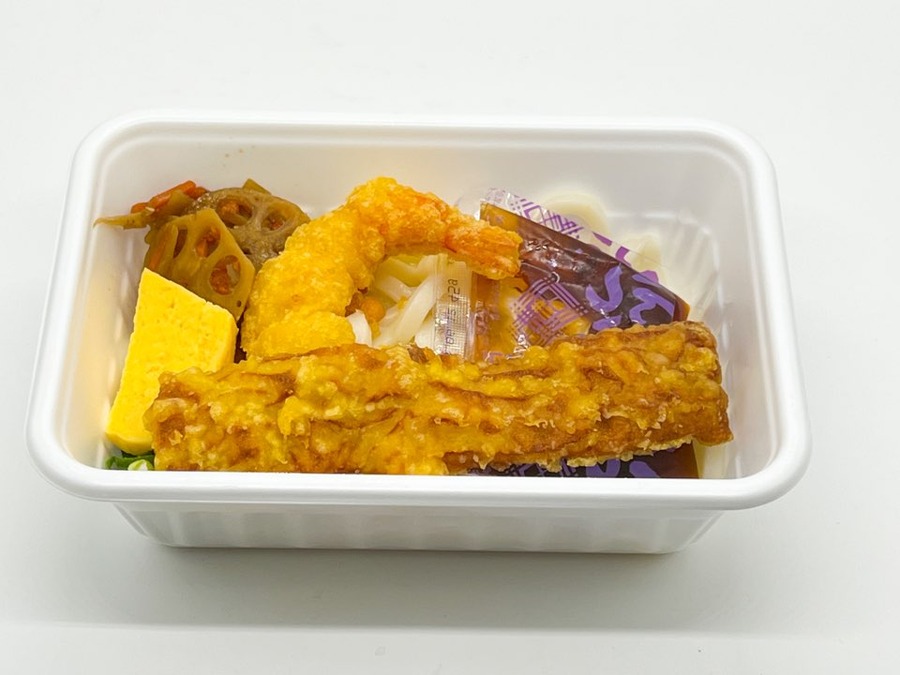 大黒様のうどん弁当を開封