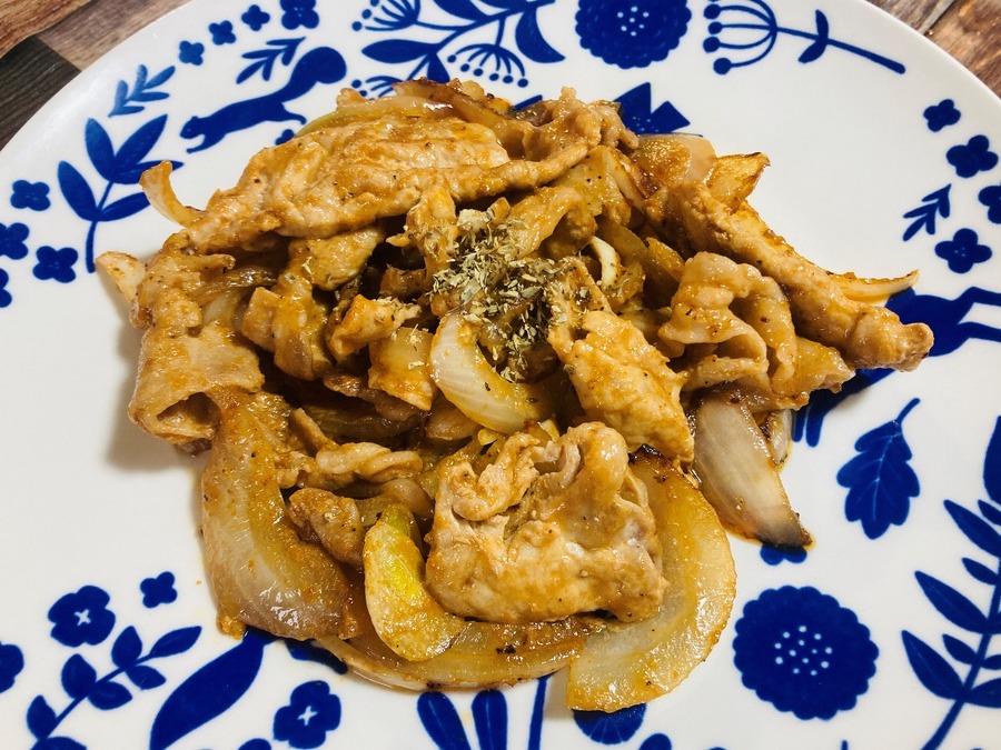 オーロラソースを加えて炒めていきます