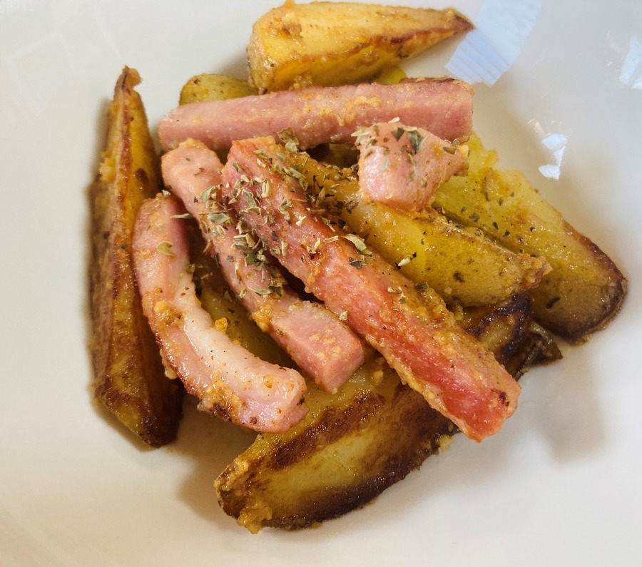 お皿に移しておいたにんにくと味噌マヨソースを加えます