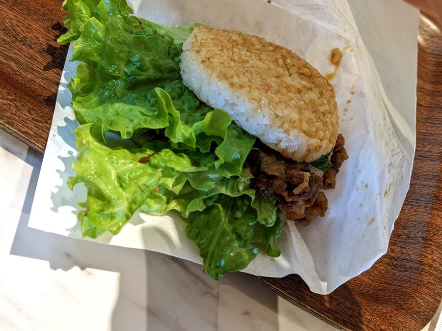 安くておいしい「業ス」のライスバーガー　コスパ比較とモス風アレンジ