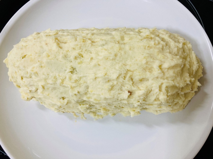 全体を覆うようにしてマッシュポテトを塗ります